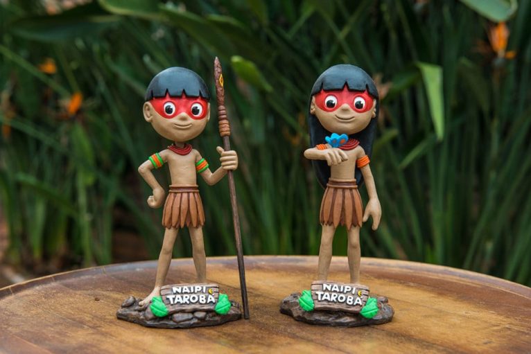 NAIPI E TAROBÁ BONEQUINHOS